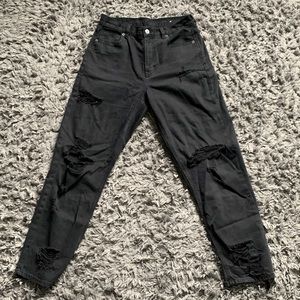 Black American Eagle Ripped Mom Jeans